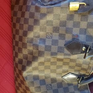 Louis-Vuitton-damier--speedy